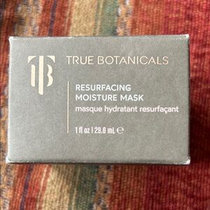 True Botanicals Resurfacing Moisture Mask - Gray